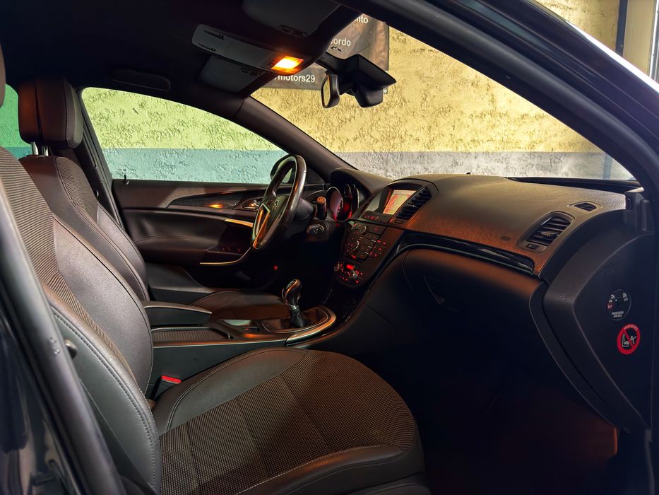 Opel Insignia Sports Tourer 2.0 CDTI 160cv Cosmo - Desde 105€ Mês