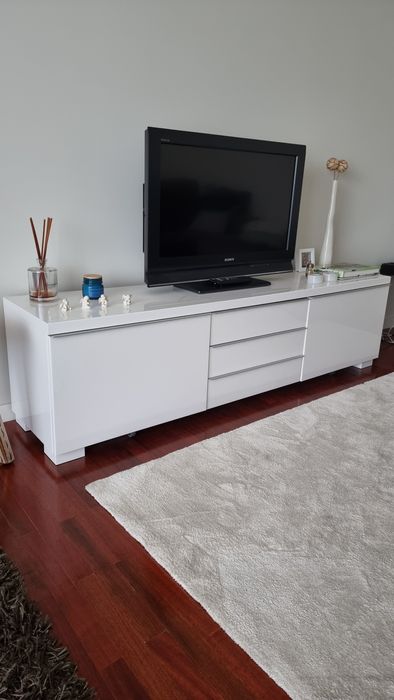 Móvel TV branco brilhante – IKEA – BESTÅ BURS