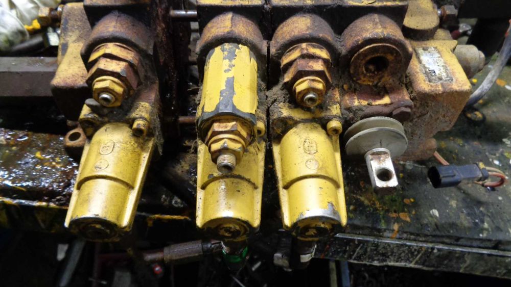 CATERPILLAR 432D 428D Rozdzielacz Servopower