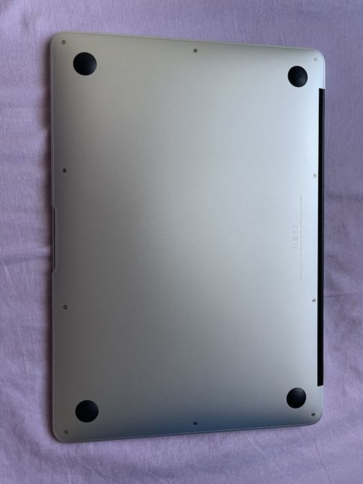 MacBook Air 13” (2017) | 8GB RAM | SSD | Гарний стан + сумка і зарядка
