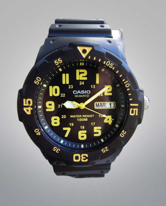 Кварцевые часы Casio MRW-200H-9BV | WR100 | Casio Edifice | g-shock