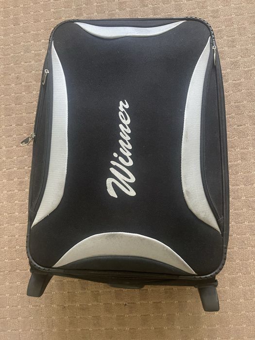 Чемодан дорожный