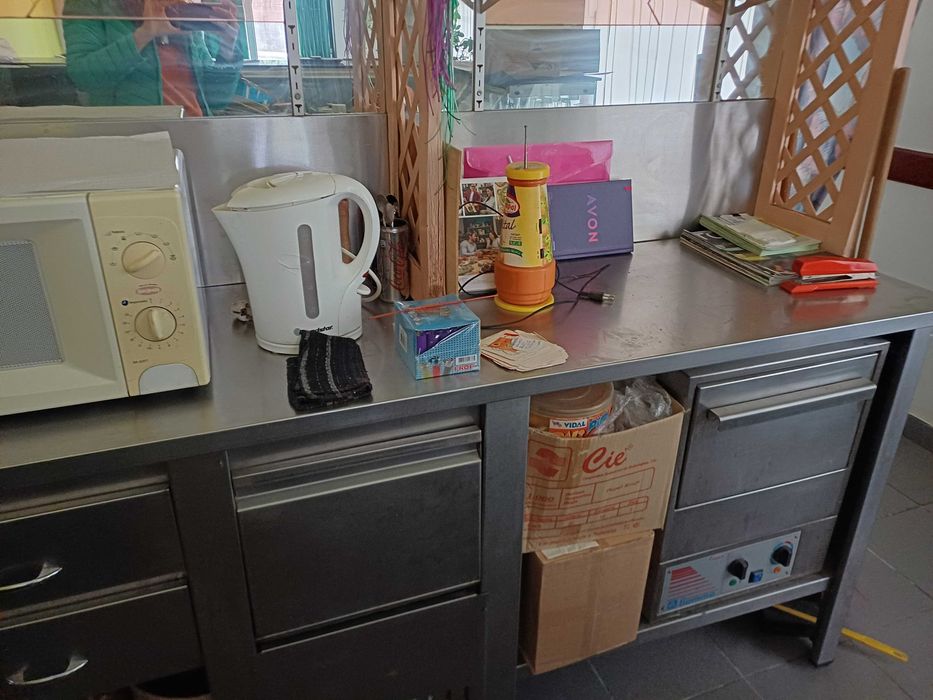 Bancadas de inox e pedra mármore