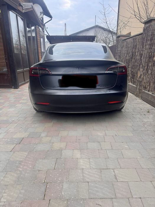 Продам Tesla model 3