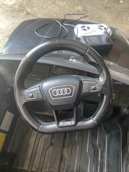 Audi RS6 na akumulator, stan dobry, uzywany.