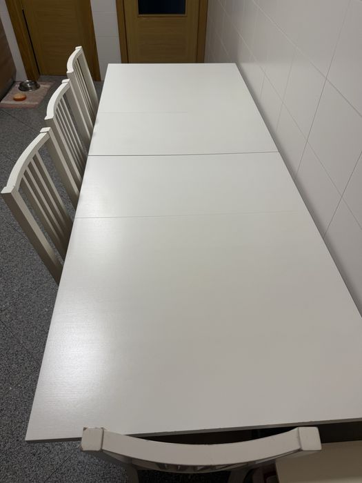 Mesa extensível com 4 cadeiras