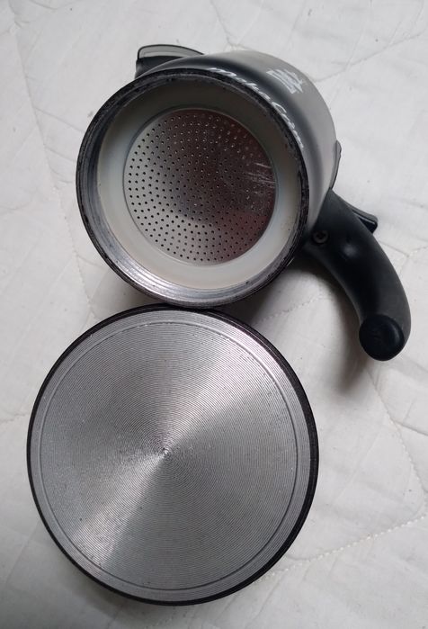 Гейзерная кофеварка.