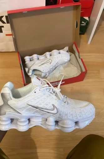 Nowe i nieużywane-nikeshoxtl rozmiar.38/45