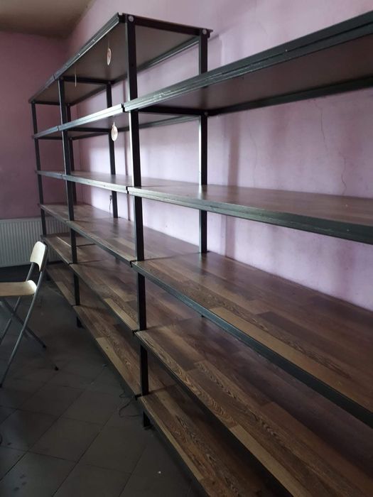 Kompletne regaly ścienne i oszklone