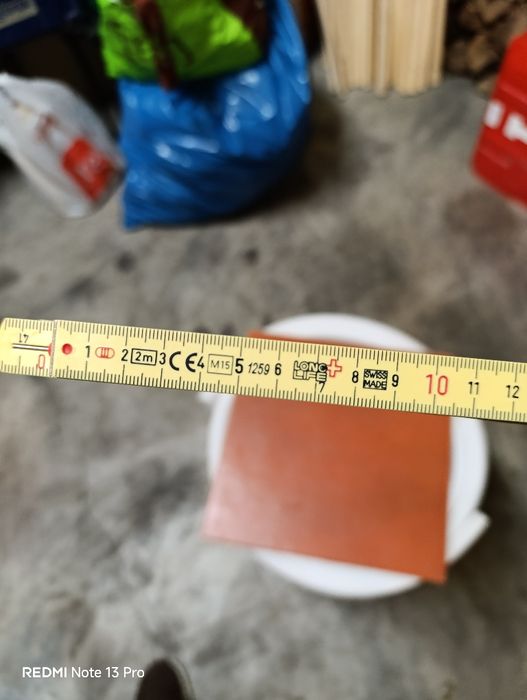 Metro articulado sintético.