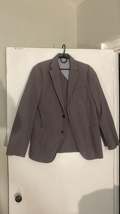 Сірий піджак в гарному стані