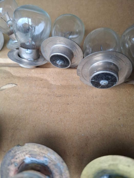 Лампочка 12 вт фара с/г нові