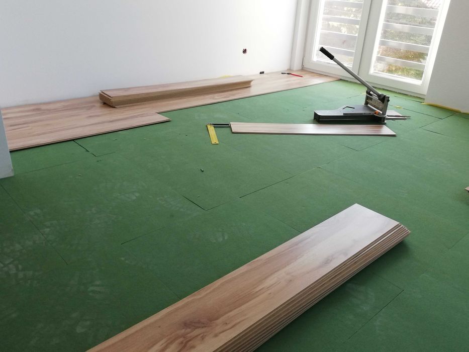 Montaż / układanie paneli podłogowych 20 zł.