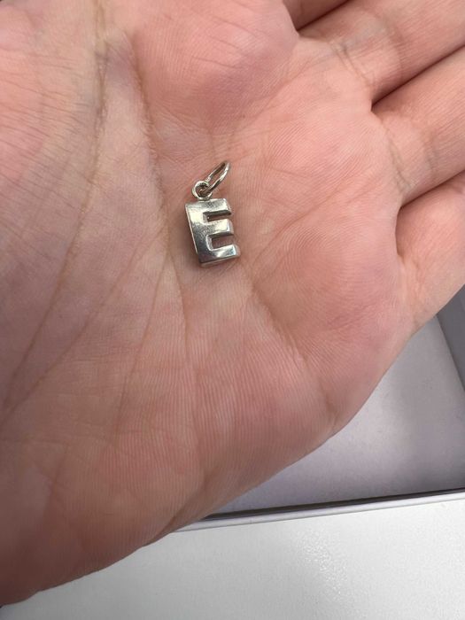 Literka E - zawieszka