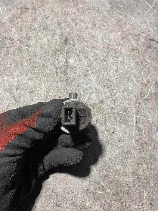 Електромагнітний вакуумний клапан Audi 100 A6 C4  076133517 / 72179803