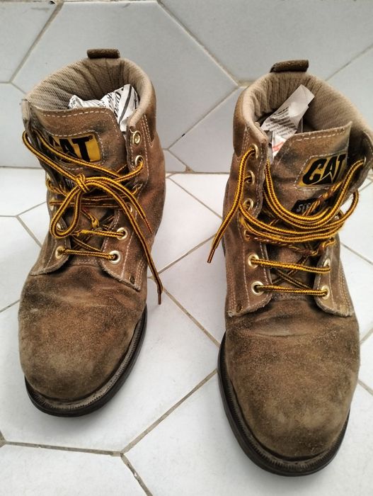 Botas de trabalho com biqueira de aço, n°42. Marca CAT