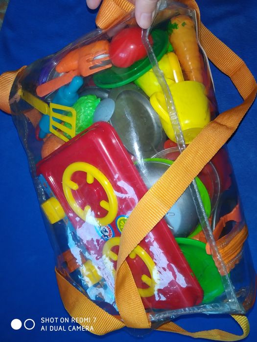 Дитяча посудка, овочі, фрукти,плитка