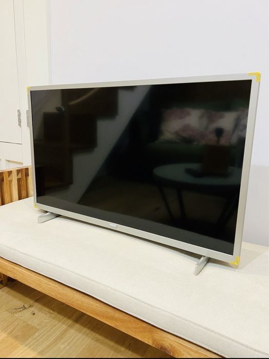 Televisao Phillips branca nova