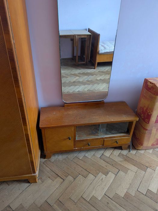 Віддам старі меблі