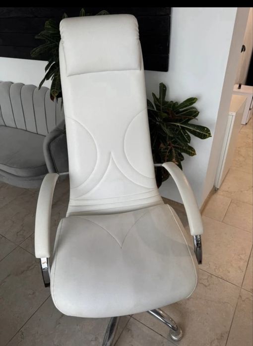 Krzeslo do makijażu, pedicure