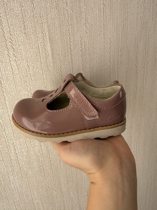 Туфлі Clarks на дівчинку 22 розмір  14,5 см