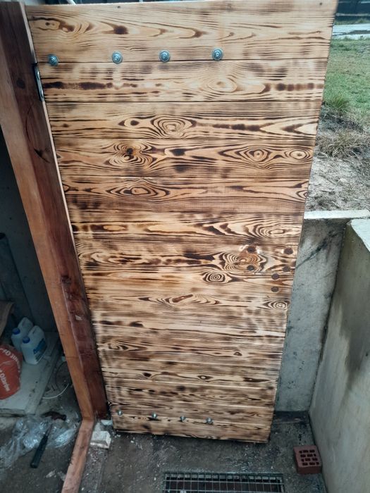 Drzwi do piwniczki spirzarni komórki itp.