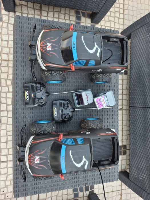 2 carros telecomandados Nikko de 6.0V.