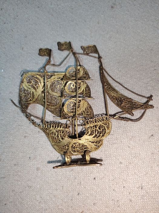 Caravela Portuguesa em Filigrana Dourada