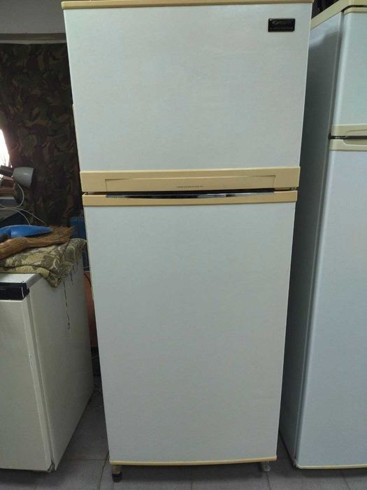 Продам  робочий холодильник з можливою доставкою