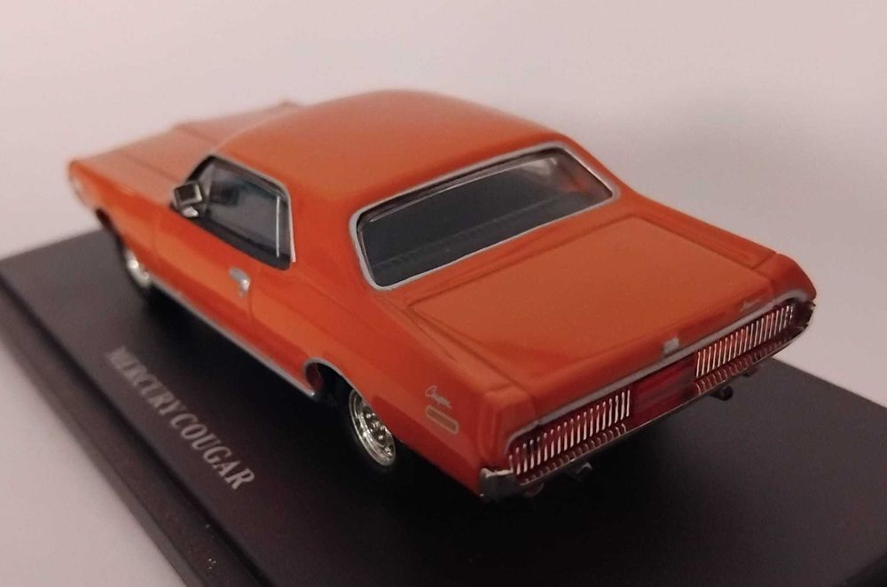 Mercury Cougar. Legend Series. 1:43.   30€.  Vendo miniatura da minha coleção.