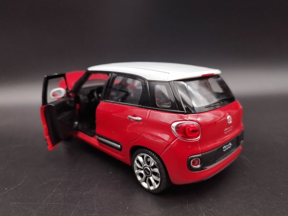 1:24 Welly 2013 Fiat 500L model No Box