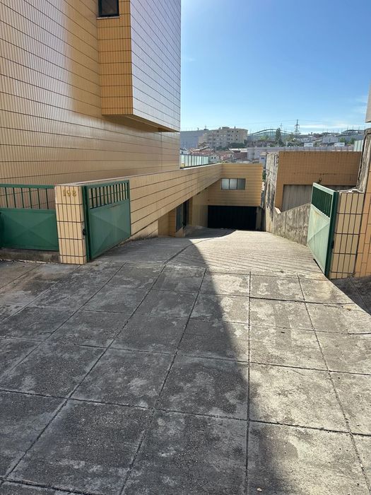ALUGA-SE Garagem / Armazém com 60m² em Rio Tinto
