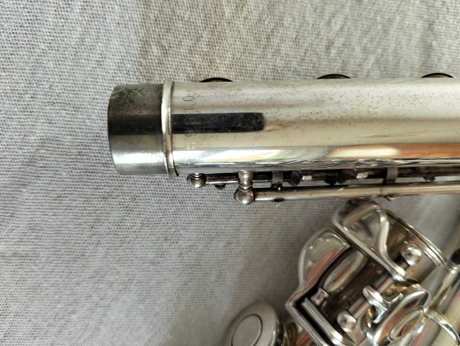 Flet poprzeczny Yamaha YFL 281 S z otwartymi klapami