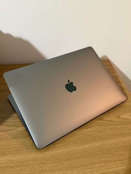MacBook Air 2018 / 16gb / 256gb