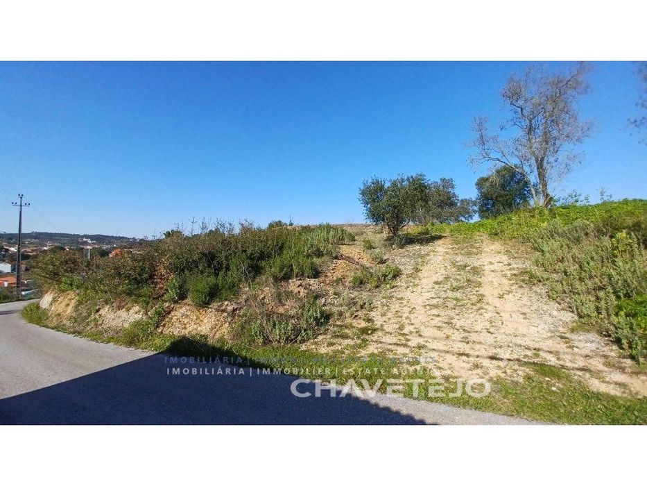 Terreno com projeto aprovado e licença de construção.