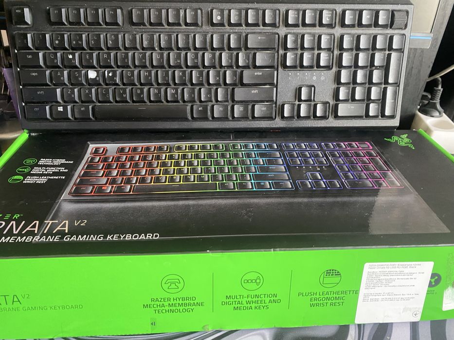 Продам клавіатуру Razer ORNATA v2