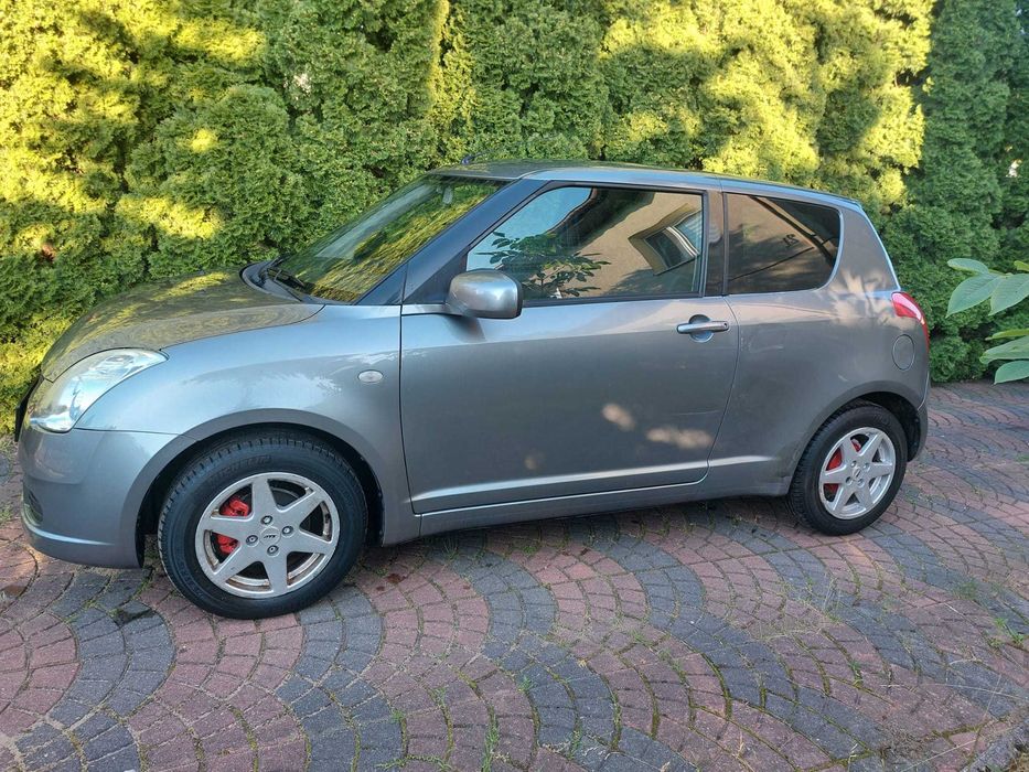 Suzuki Swift 1.3 benzyna grudzien/2005 rok.