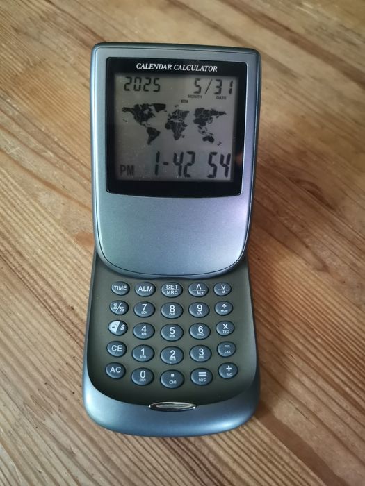 Калькулятор-календарь-часы-будильник