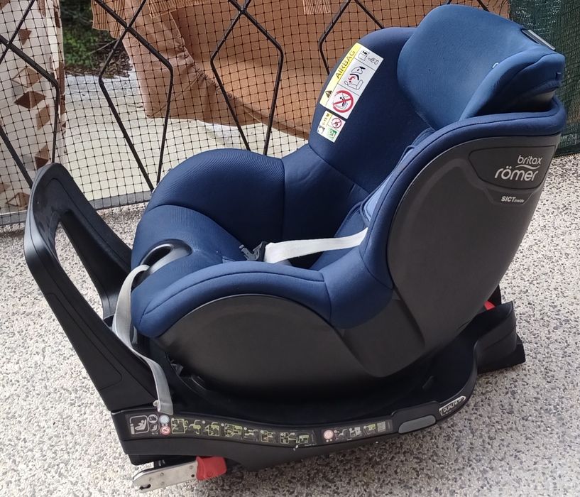 Cadeira auto dos 0 aos 4 anos. Rotativa a 360°  Para andar no sentido da maecha e contra a marcha