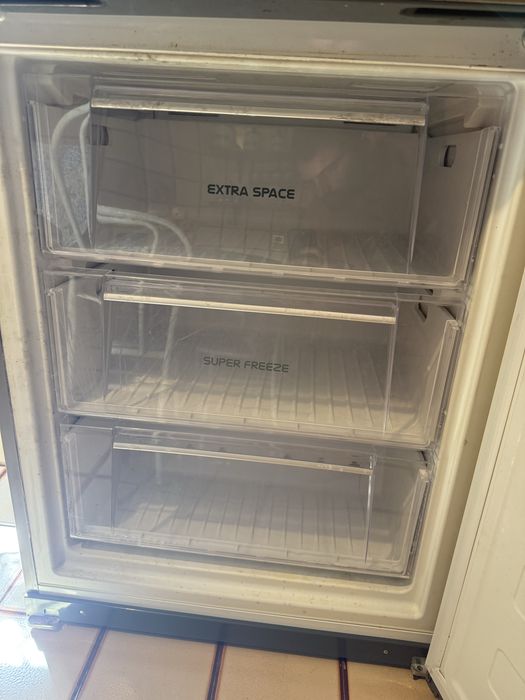 Frigorífico Hotpoint Ariston Inox c/ Painel Digital e Zonas Frescas