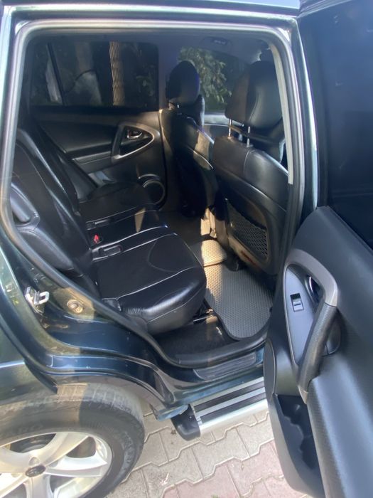 Toyota  RAV4 продам