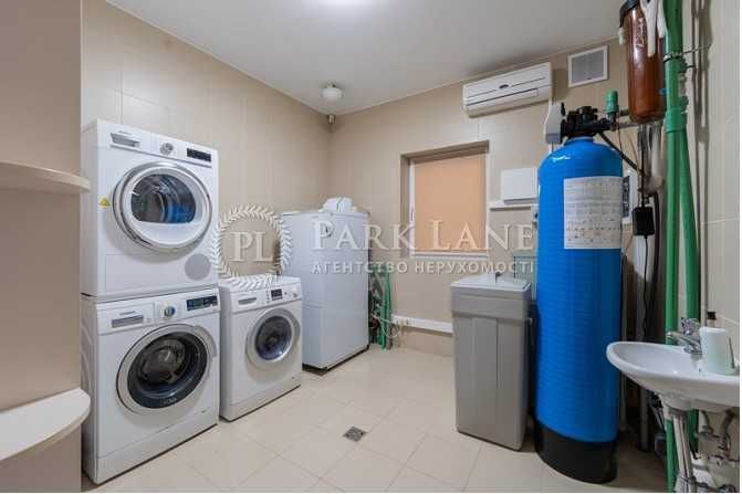 Березівка. КМ Козирна Карта. Будинок з дуже гарним ремонтом.