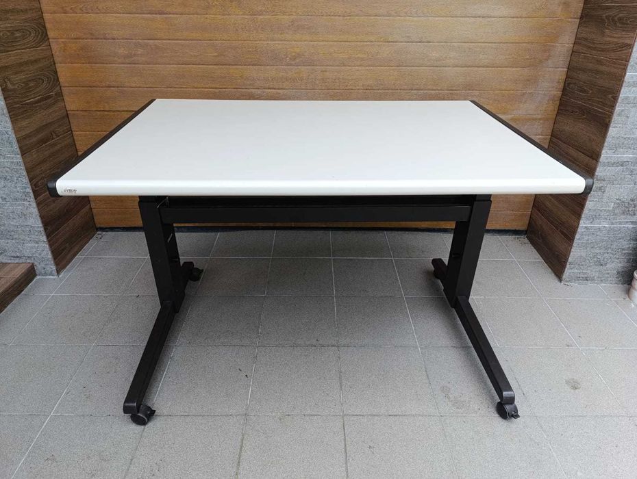 Biurko regulowane Vielhauer