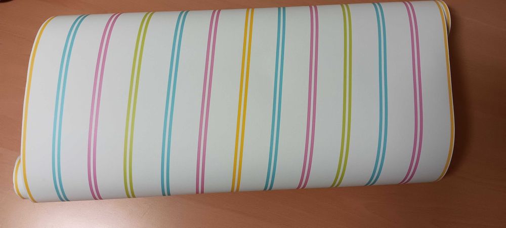 Papel parede riscas quarto bebé