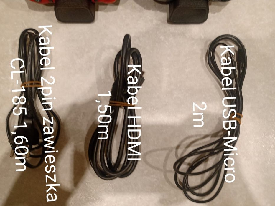 Konsola PS4 z padami, podkładką chłodząca i  gratis kable.