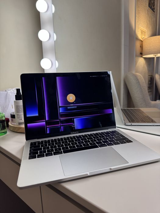 Macbook pro 13 2017 8/256