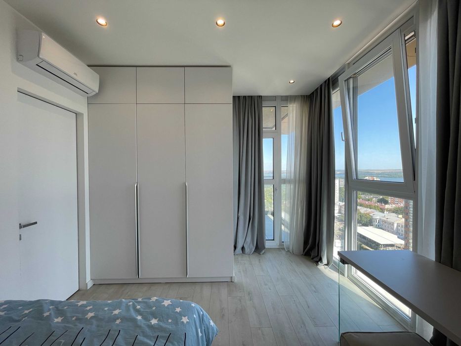 Продам видовую 3-х комн. квартиру ЖК "Новодворянский" парк Шевченко