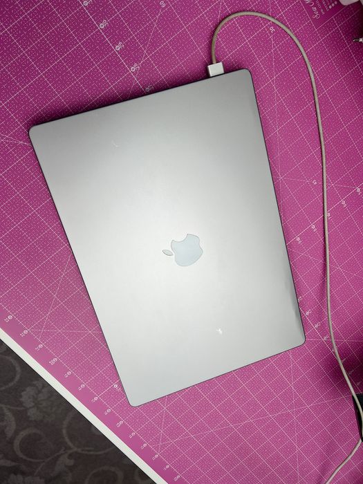 MacBook Pro 16” M1 Max 32 GB RAM 1 TB SSD Space Grey A2485