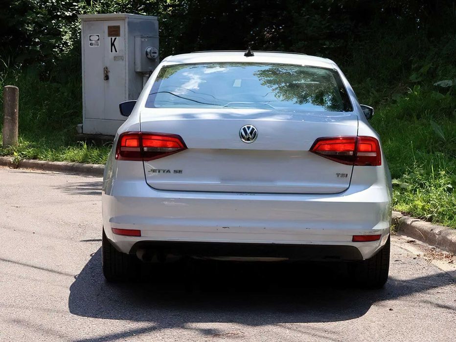 Volkswagen Jetta      2018