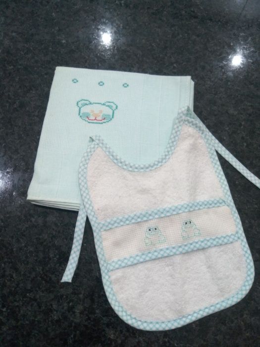 Conjunto de fralda e babete